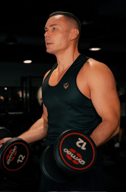 tank top_black_2.jpg